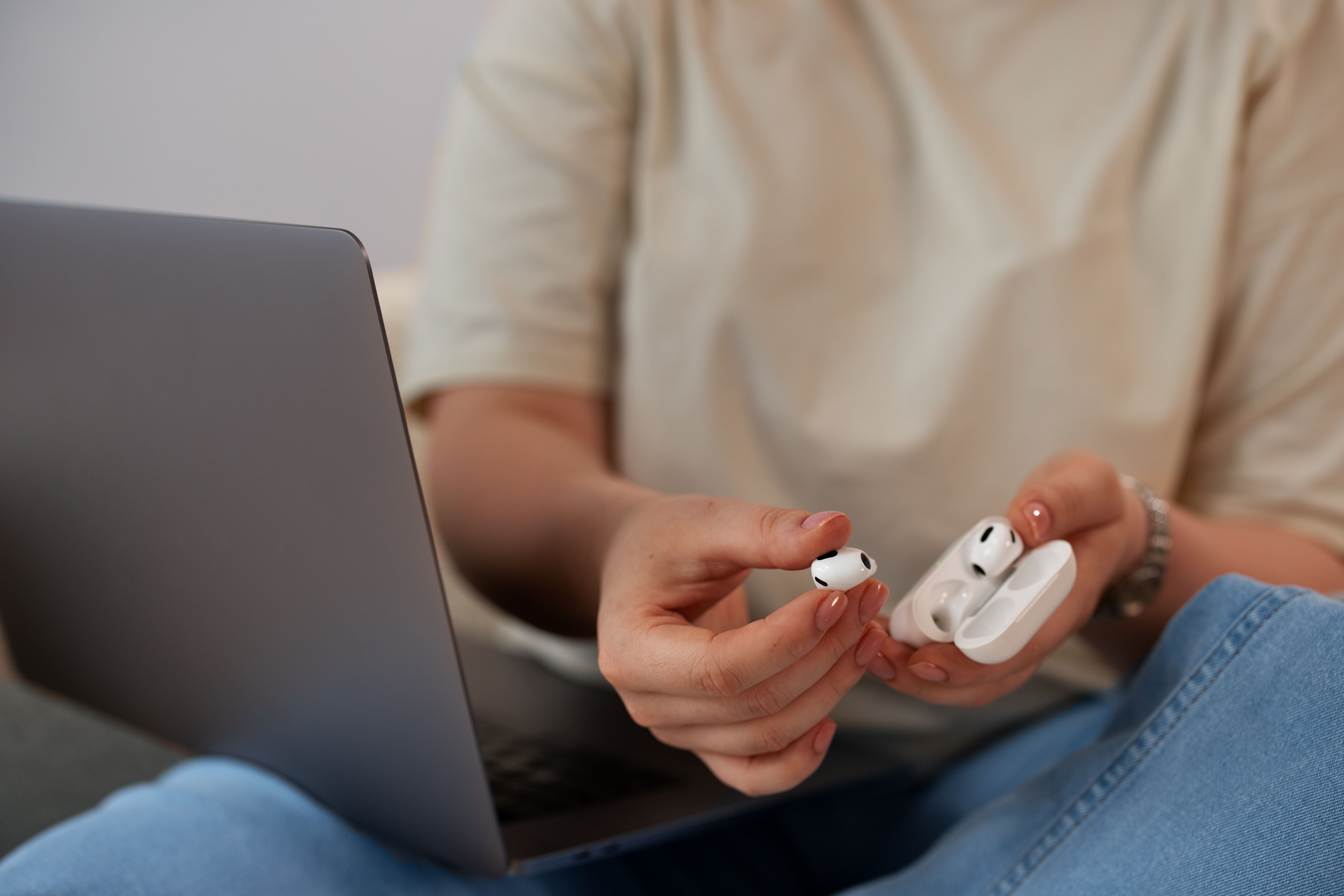Fones bluetooth se tornam indispensáveis para fãs de música