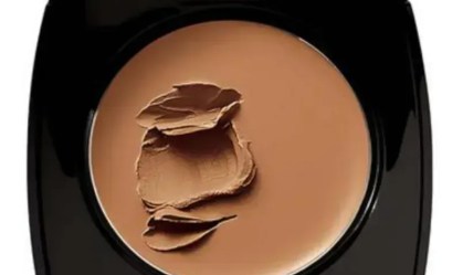 Base Compacta Avon Power Stay FPS20