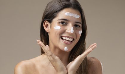 Protetor solar facial: dermatologista explica qual a melhor opção para o seu tipo de pele